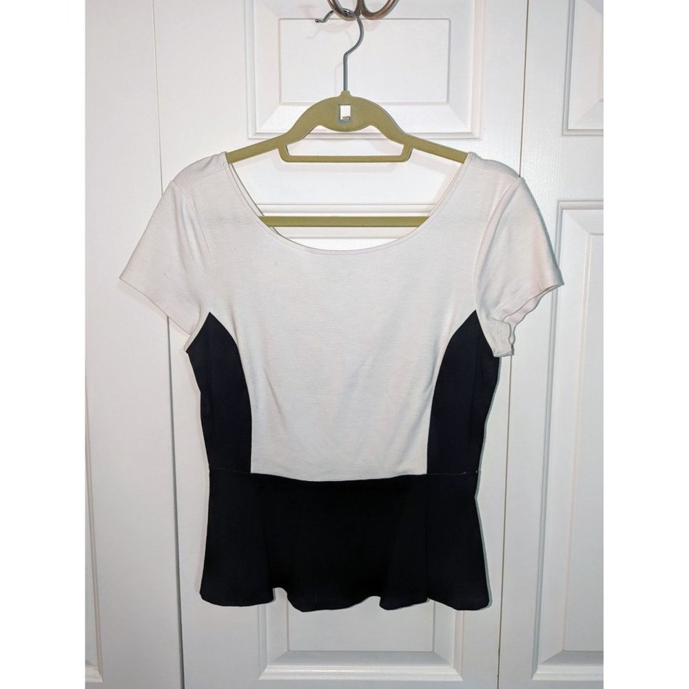 Banana Republic Black and White Size 6 Pendulum T-shirt Top